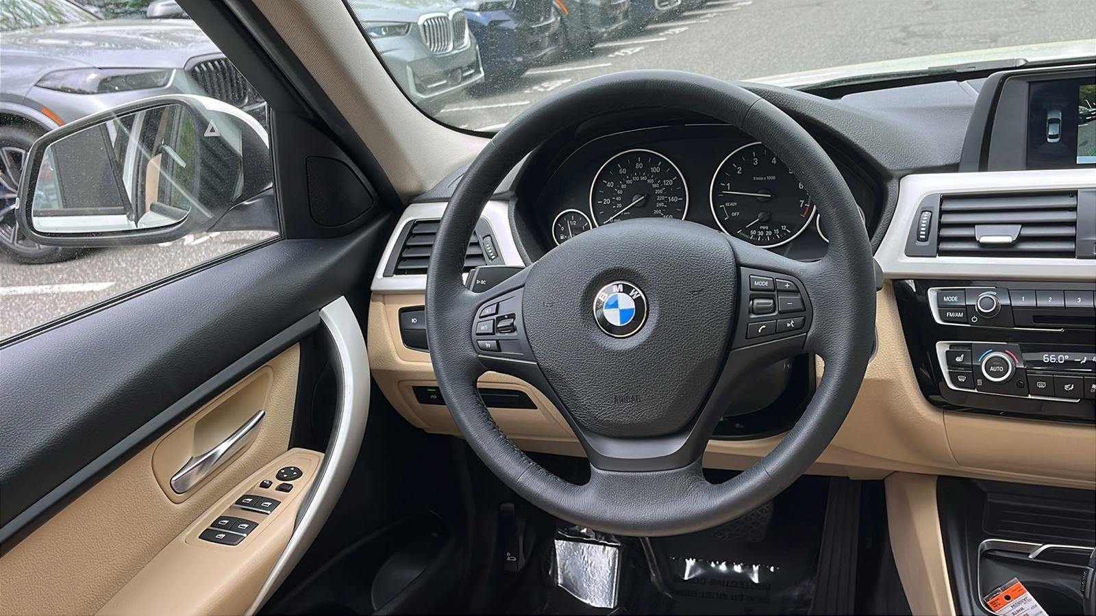 Used 2018 Alpine White BMW 320i xDrive image 22