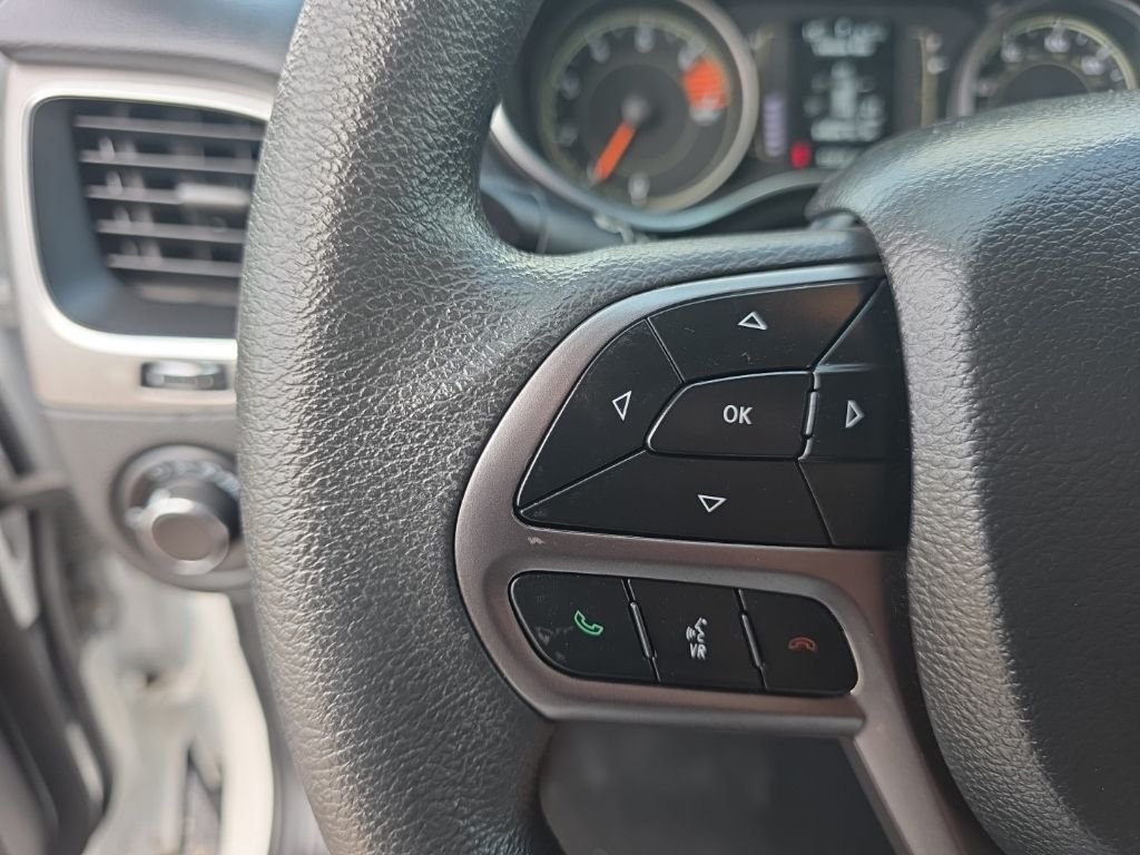 Used 2021 White Jeep Latitude image 16