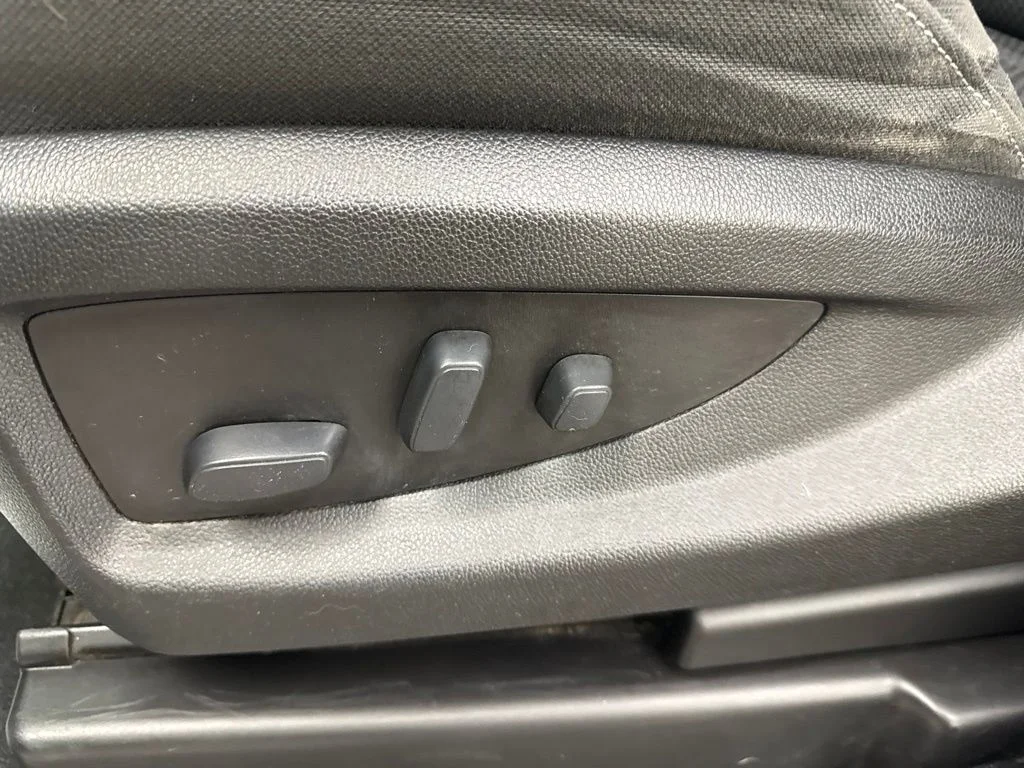 Used 2019 White GMC SLE image 23