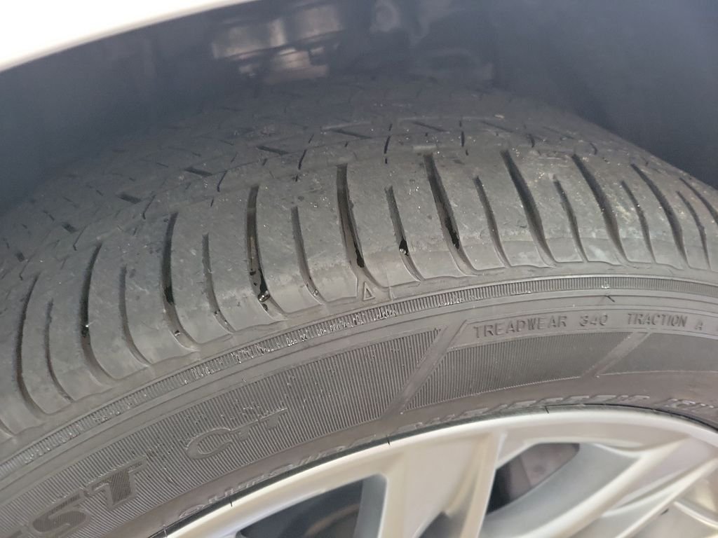 Used 2018 White Lexus 500 Base image 40