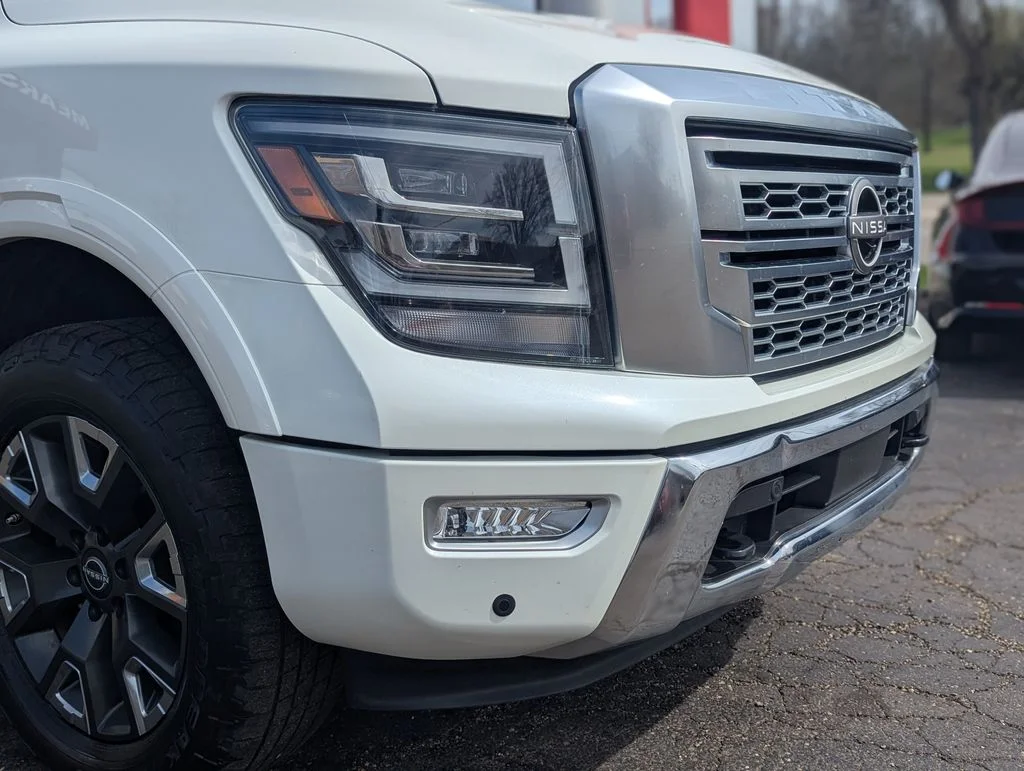 Used 2023 White Nissan Platinum Reserve image 12