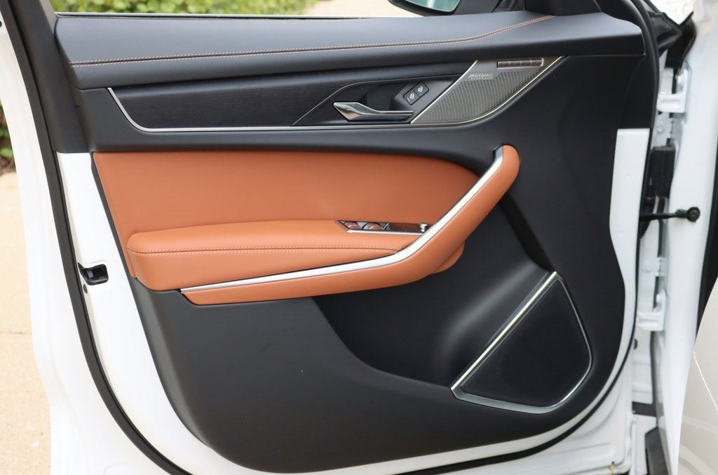 2026 JAGUAR F-PACE - Image 10