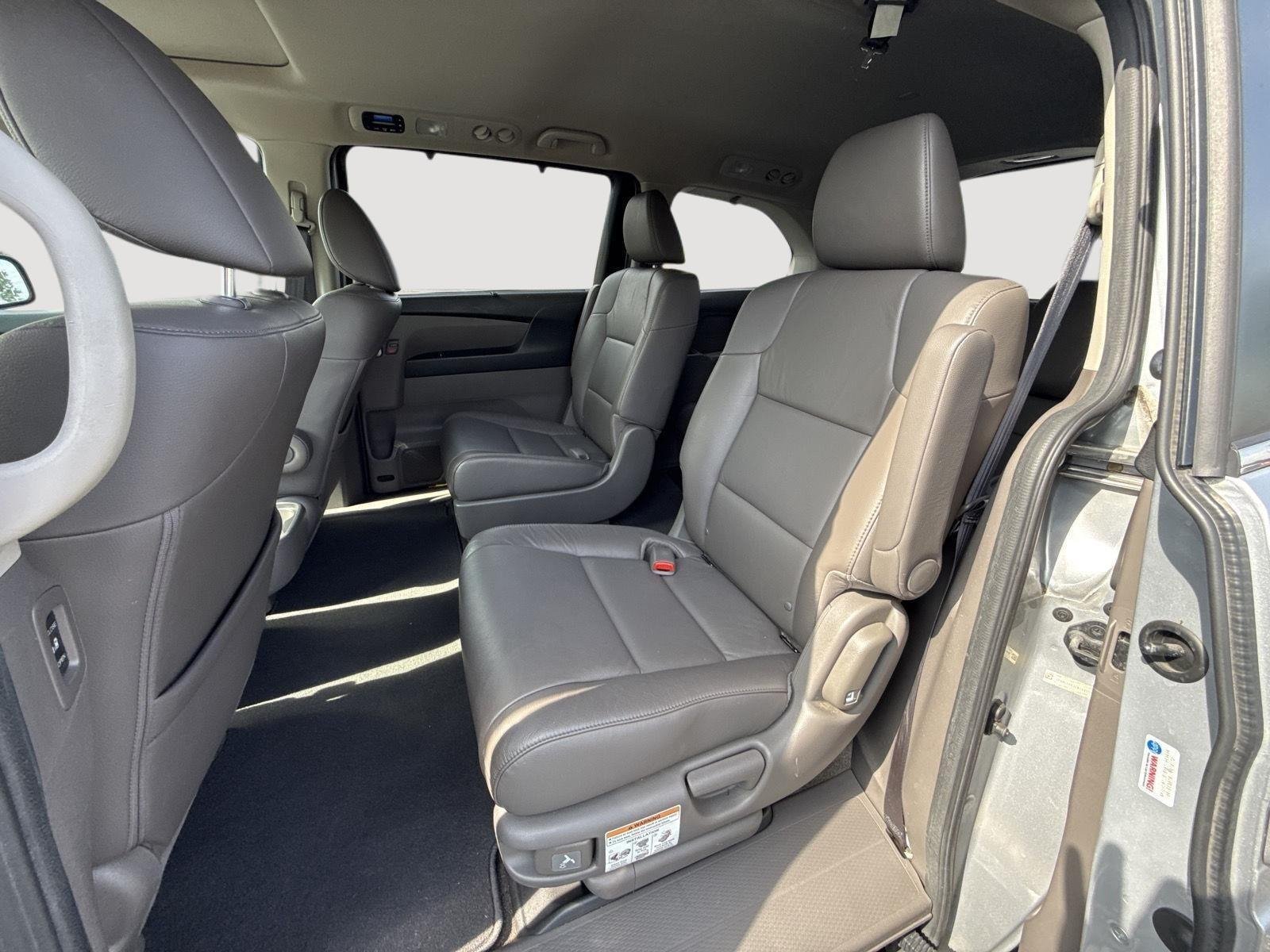 Used 2013 Alabaster Silver Metallic Honda EX-L image 23