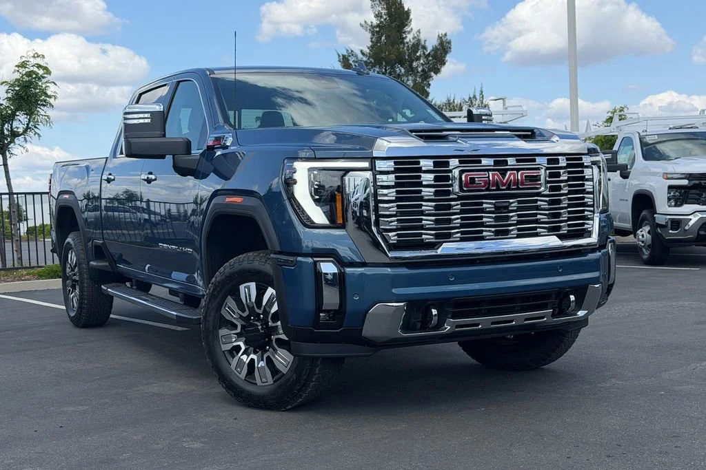 2026 GMC Sierra 4WD Crew Cab Standard Box Denali's photo