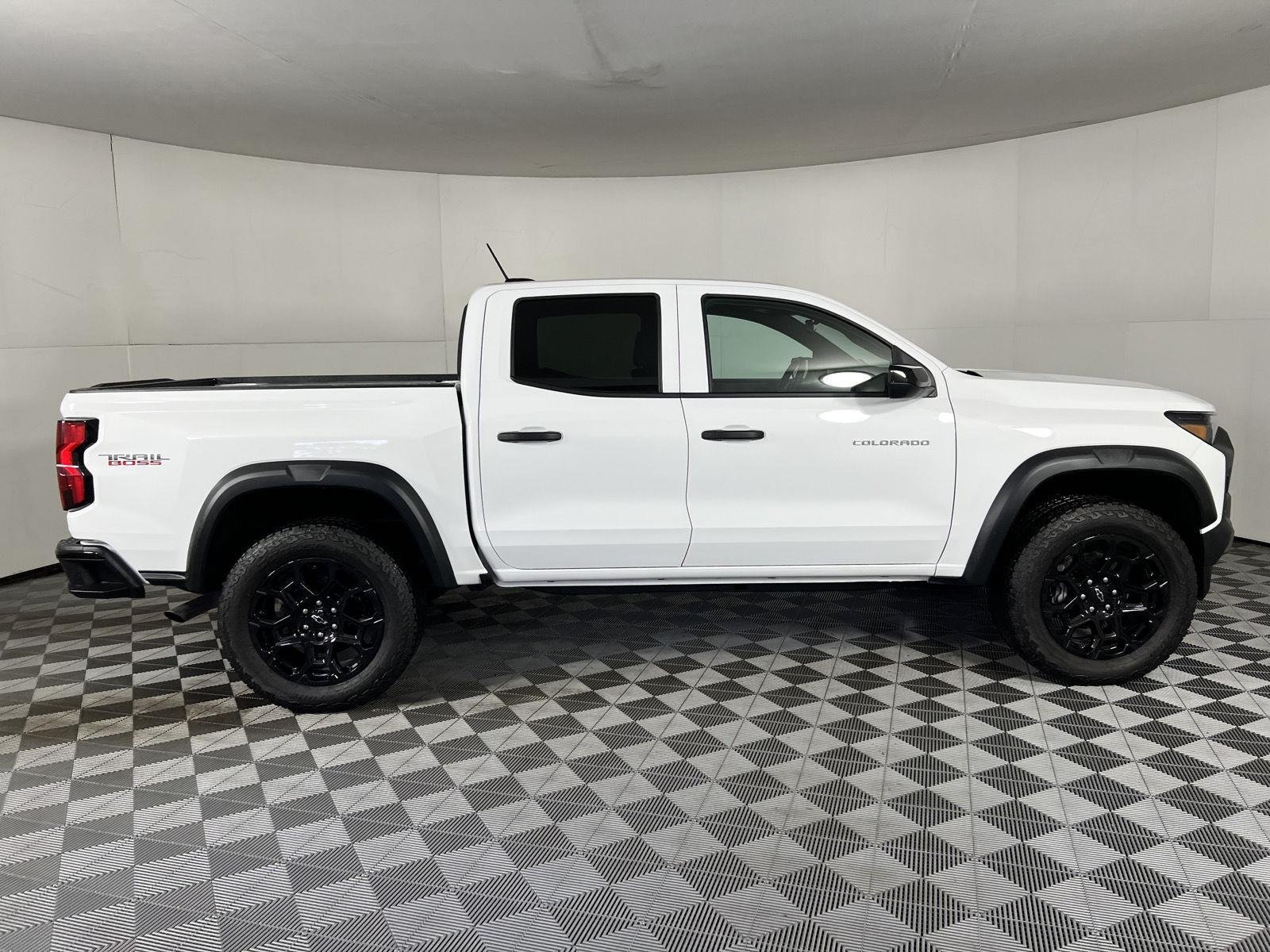 Used 2026 Summit White Chevrolet 4WD Trail Boss image 21