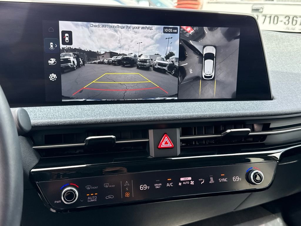 Used 2023 White Kia Wind image 30