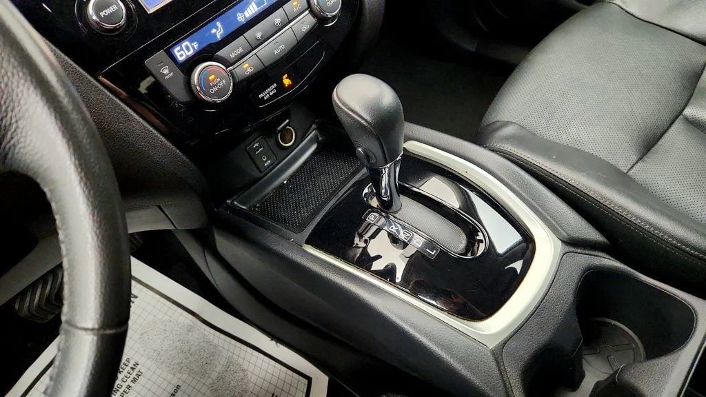 Used 2016 Brilliant Silver Nissan AWD 4dr SL w/ Premium Package & Panoramic Moonroof image 16