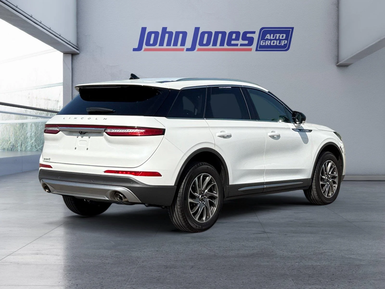 Used 2022 Pristine White Lincoln Standard image 5