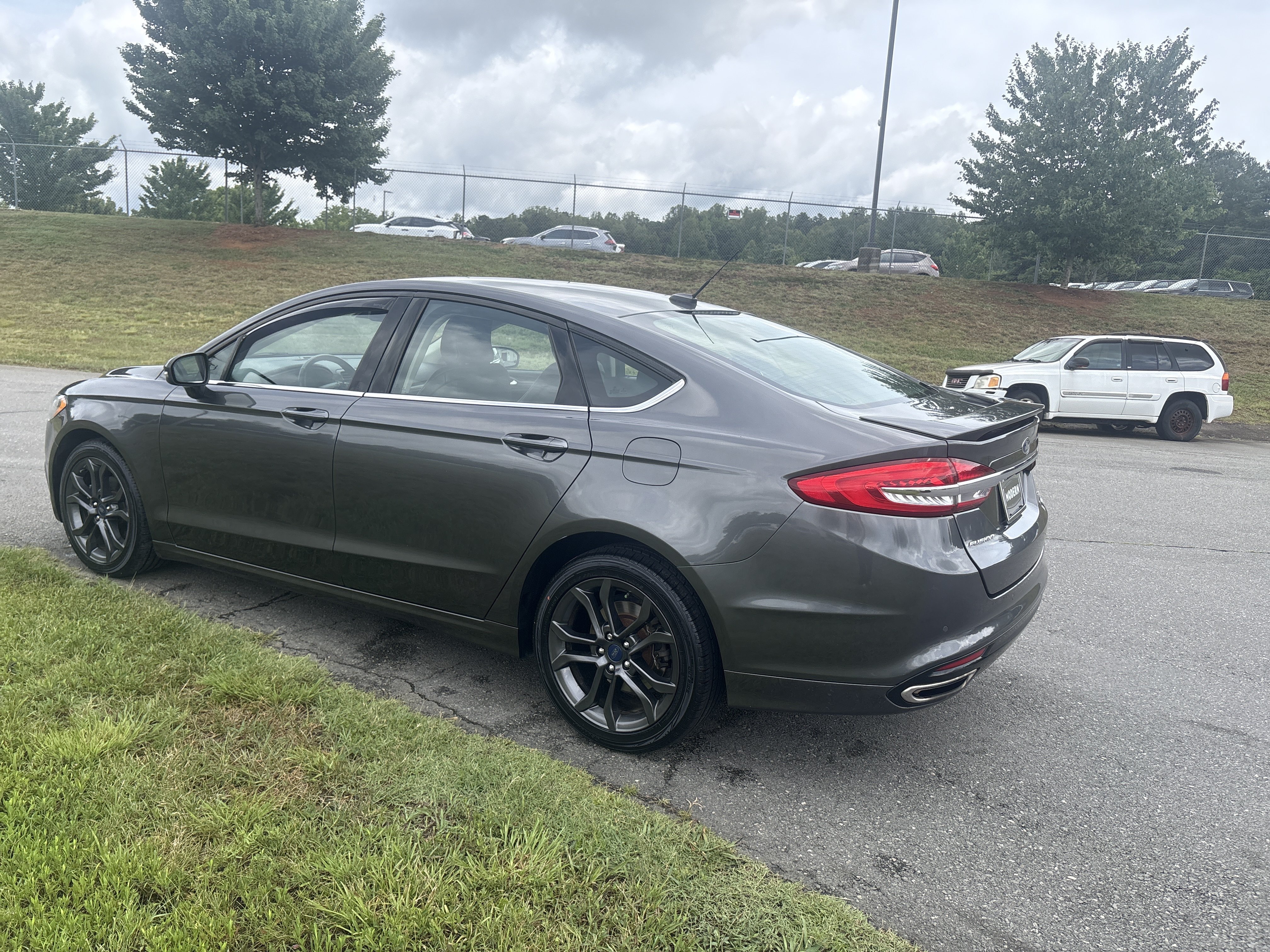 Used 2018 Magnetic Metallic Ford SE image 3