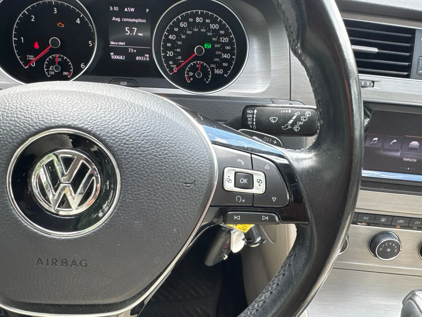 Used 2015 Black Volkswagen TDI SE 4-Door image 17