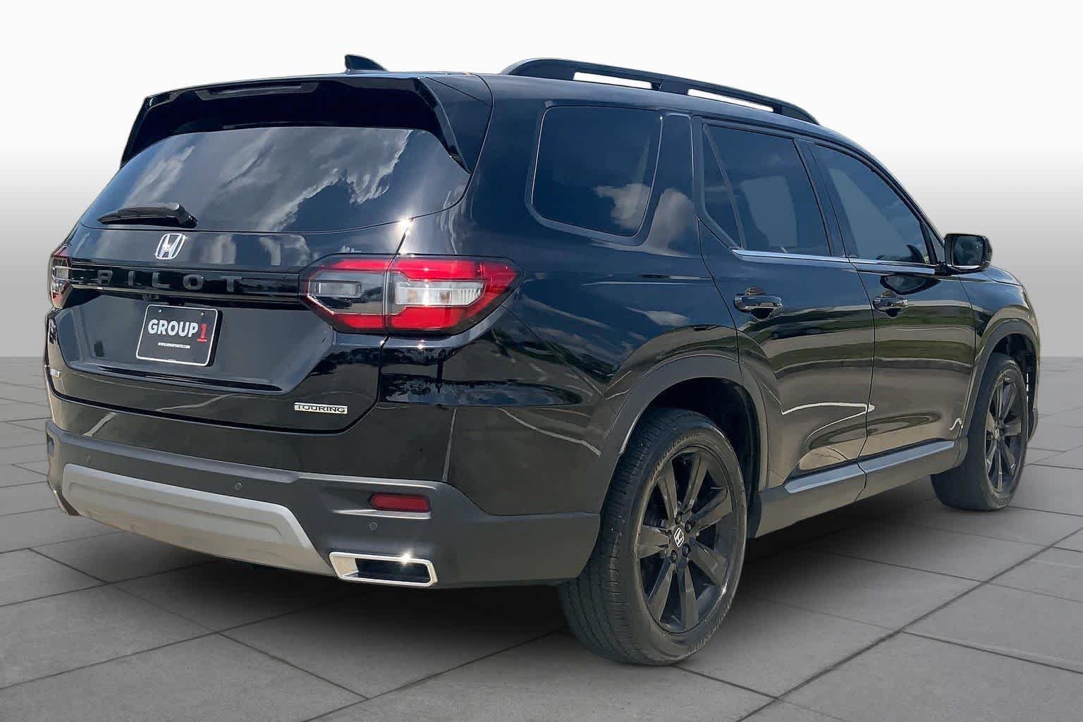 Used 2024 Crystal Black Pearl Honda Touring image 13