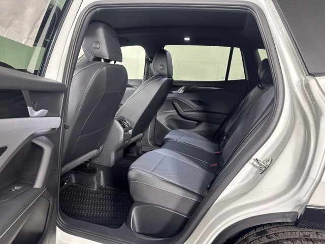 New 2026  Volkswagen 2.0T SE R-Line Black image 9