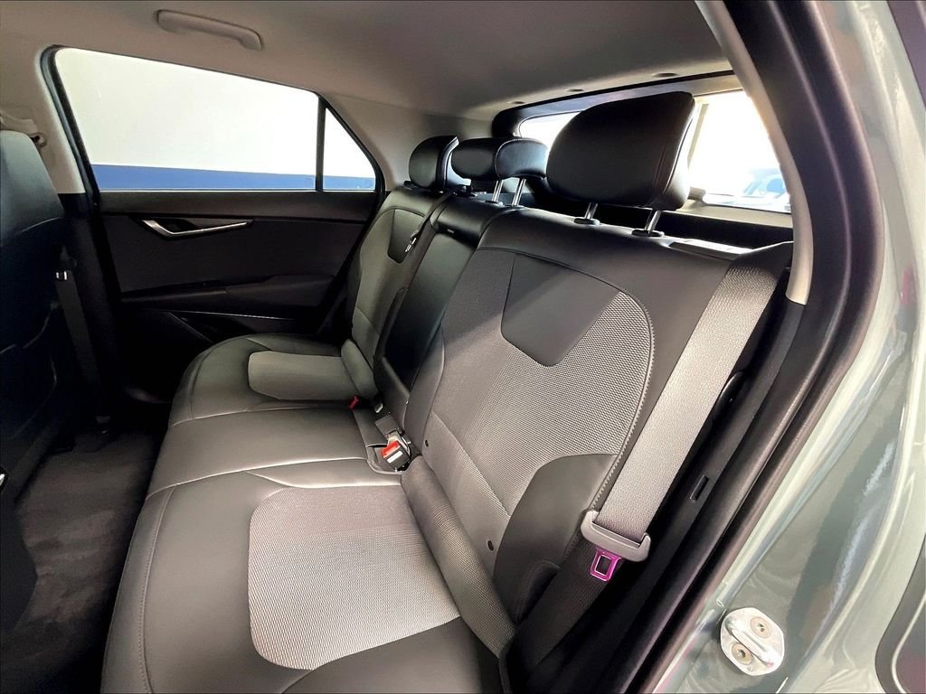 Used 2023 Green Kia Wind image 15