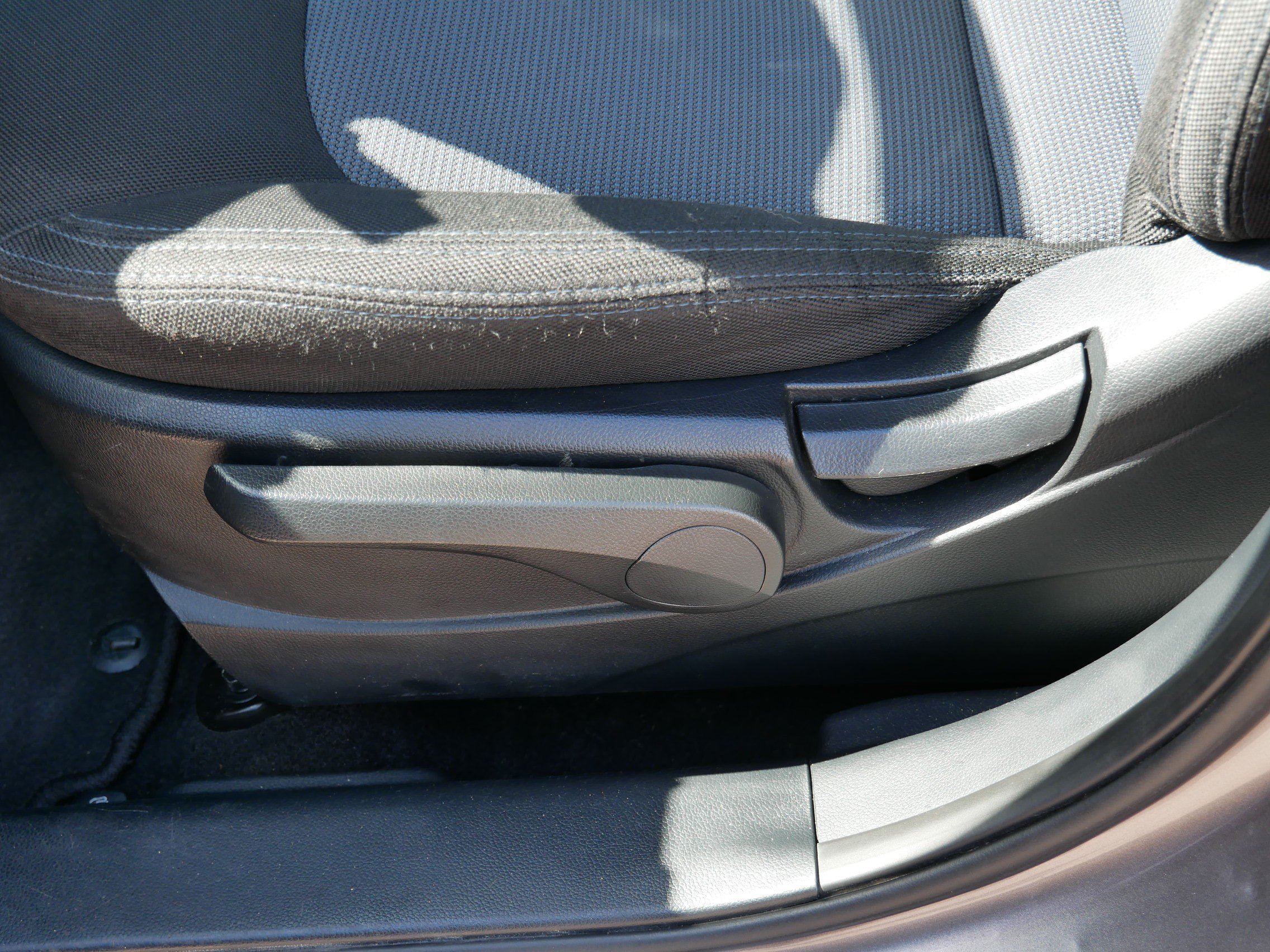 Used 2015 Mineral Silver Kia LX image 19