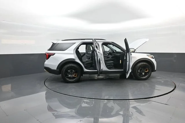 New 2026 White Ford Tremor image 40