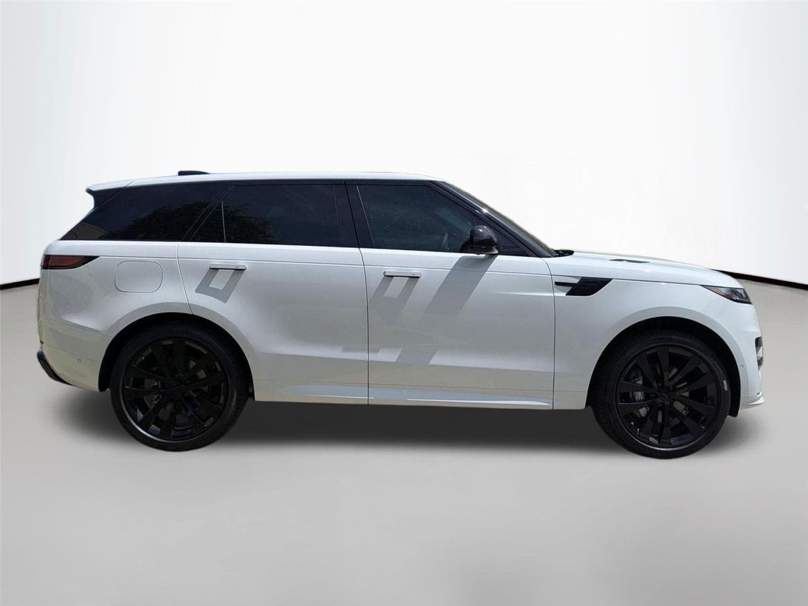 Used 2026 Fuji White Land Rover Dynamic SE image 4