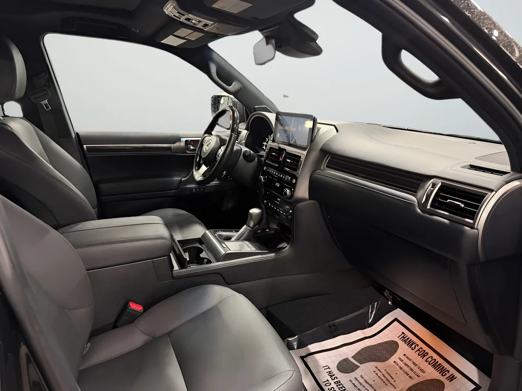 Used 2023 Black Lexus 460 image 27