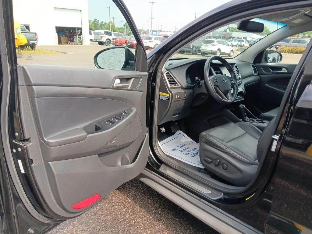 Used 2018 Black Noir Pearl Hyundai Limited image 13