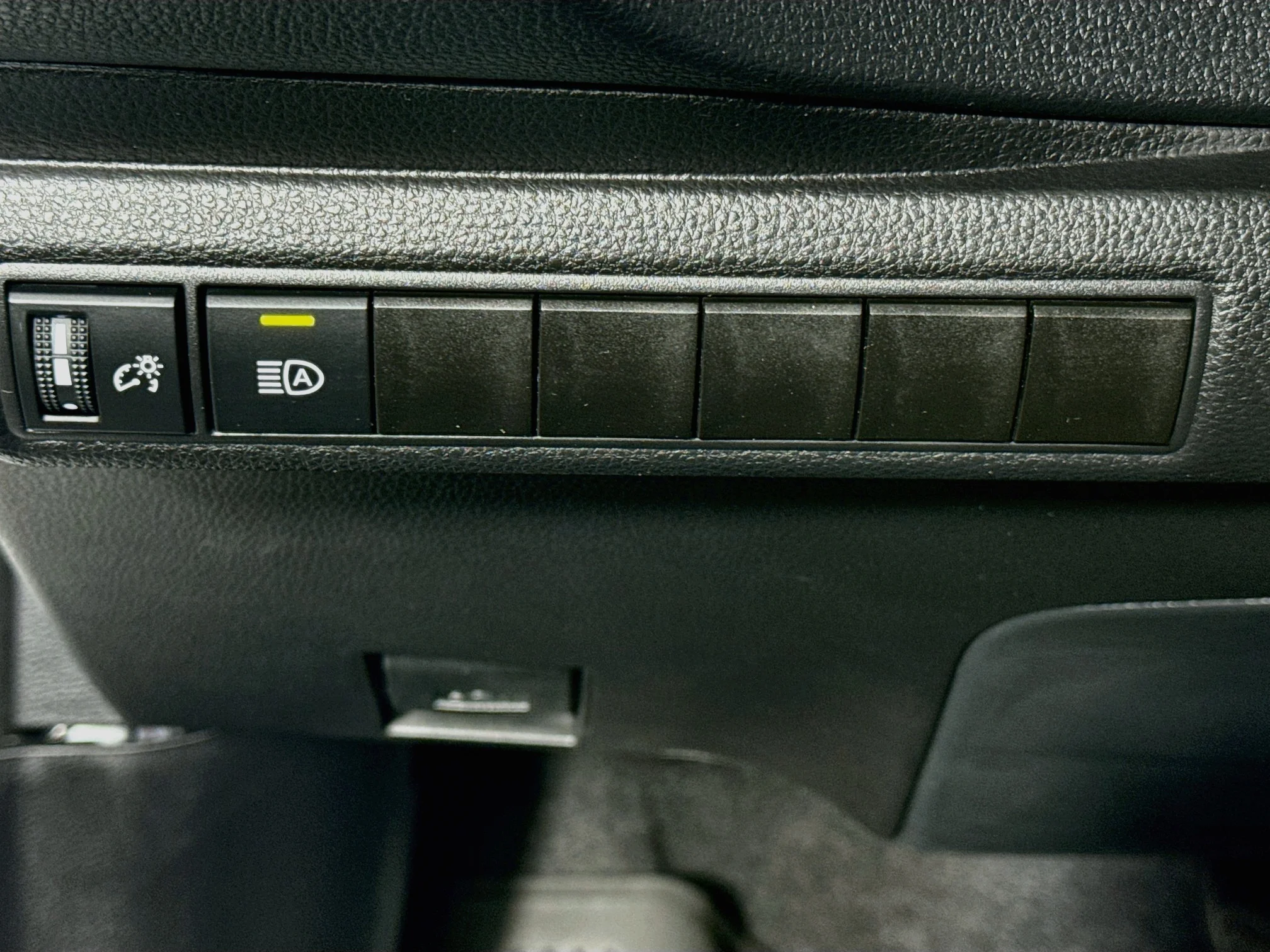 Certified Used 2026 Wind Chill Pearl Toyota LE image 10