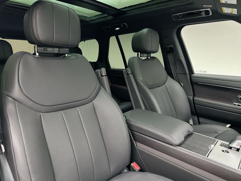 New 2026 Fuji White Land Rover SE image 6