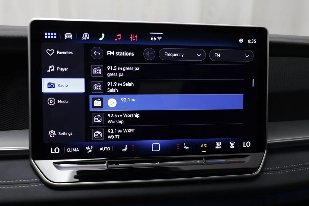 New 2026 Platinum Grey Volkswagen 2.0T SE image 9