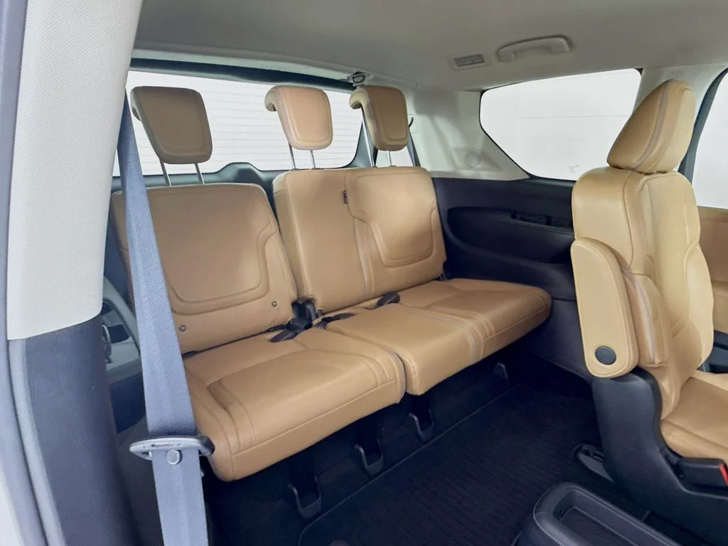 Used 2025 White INFINITI LUXE image 29