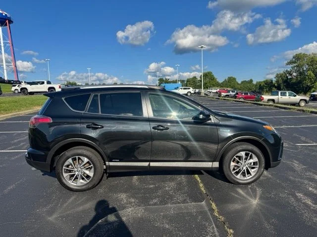 Used 2018 Toyota RAV4 XLE with VIN JTMRJREV4JD193132 for sale in Dry Ridge, KY