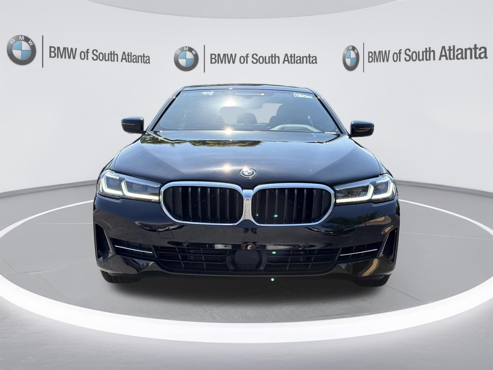 Used 2023 Jet Black BMW 530e xDrive image 28