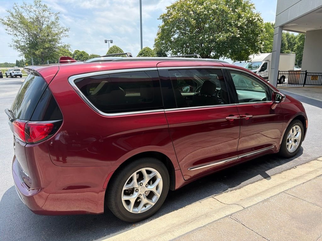 Used 2020 Red Chrysler Limited image 3