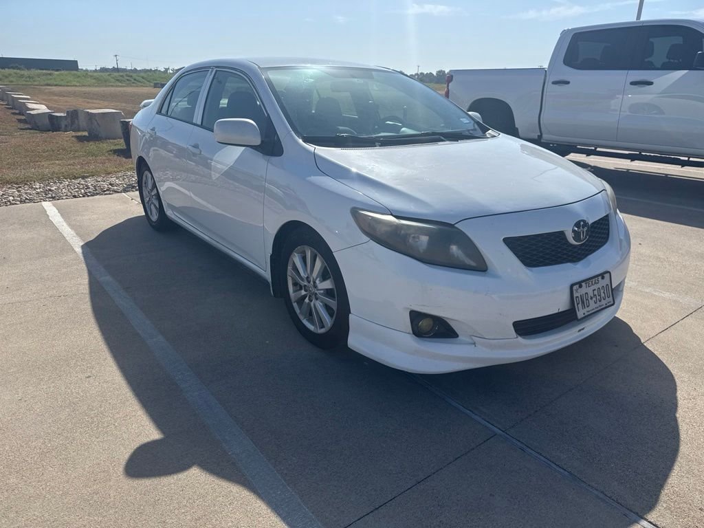 Used 2009  Toyota LE image 1