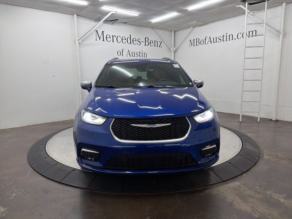 Used 2021 Blue Chrysler Pinnacle image 2