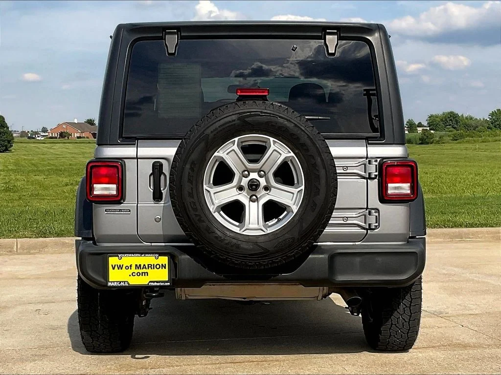 Used 2019 Silver Jeep Sport S image 6