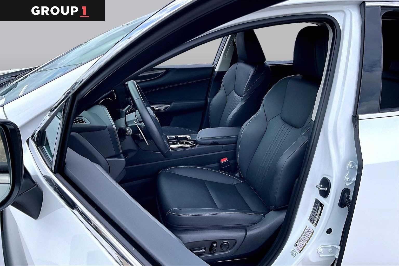 Used 2026 Ultra White Lexus  image 7