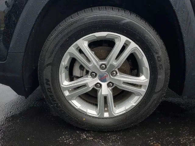 Used 2024 Black GMC SLE image 6