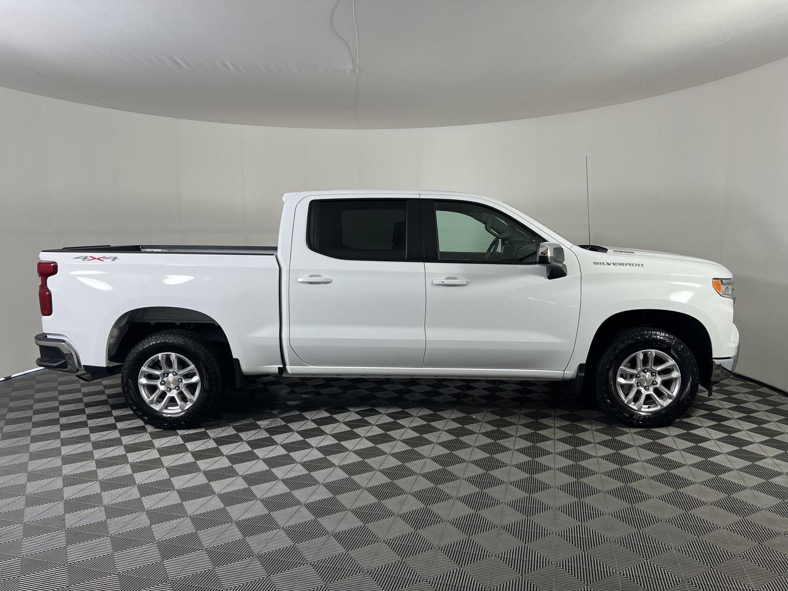 Used 2026 Summit White Chevrolet LT image 2