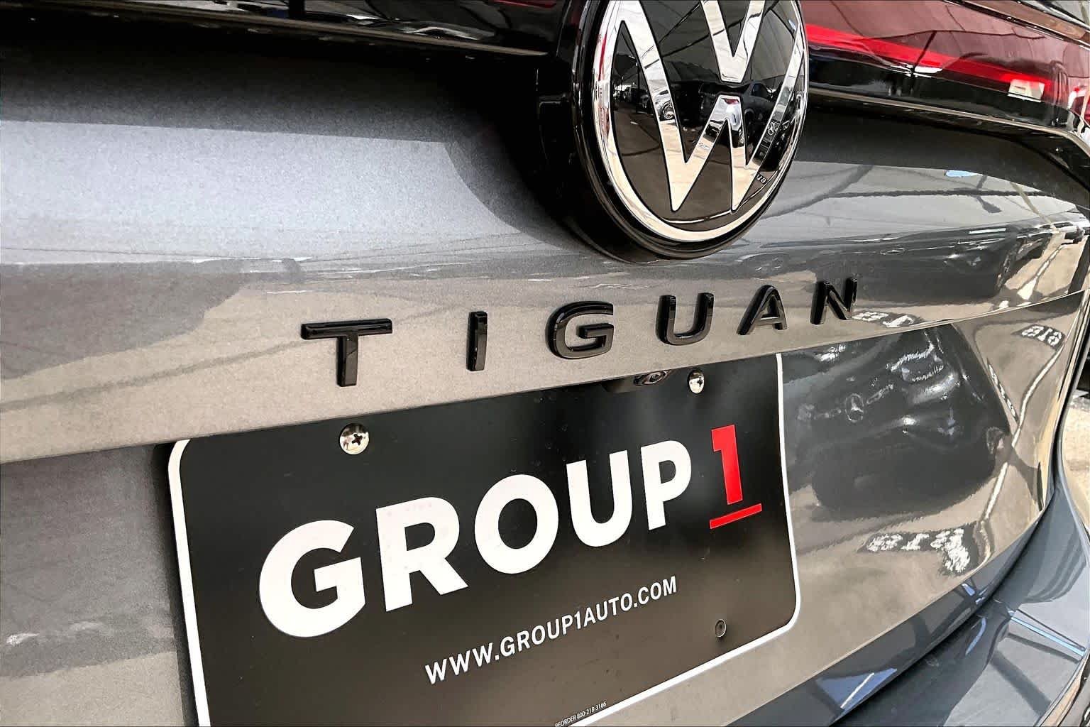 Used 2025 Platinum Gray Metallic Volkswagen SE R-Line Black image 31