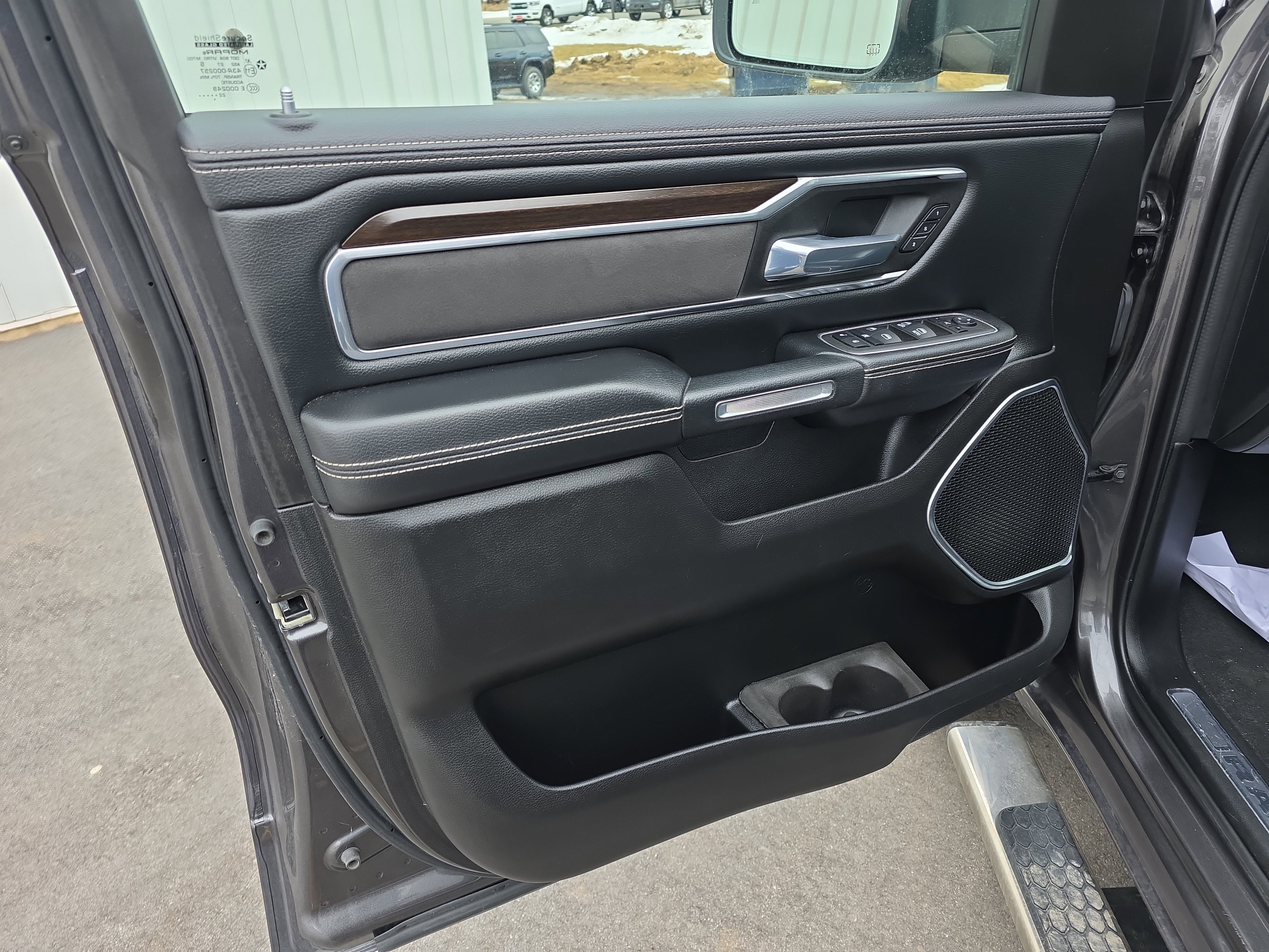 Used 2022 Granite Crystal Metallic Clearcoat Ram Laramie image 9