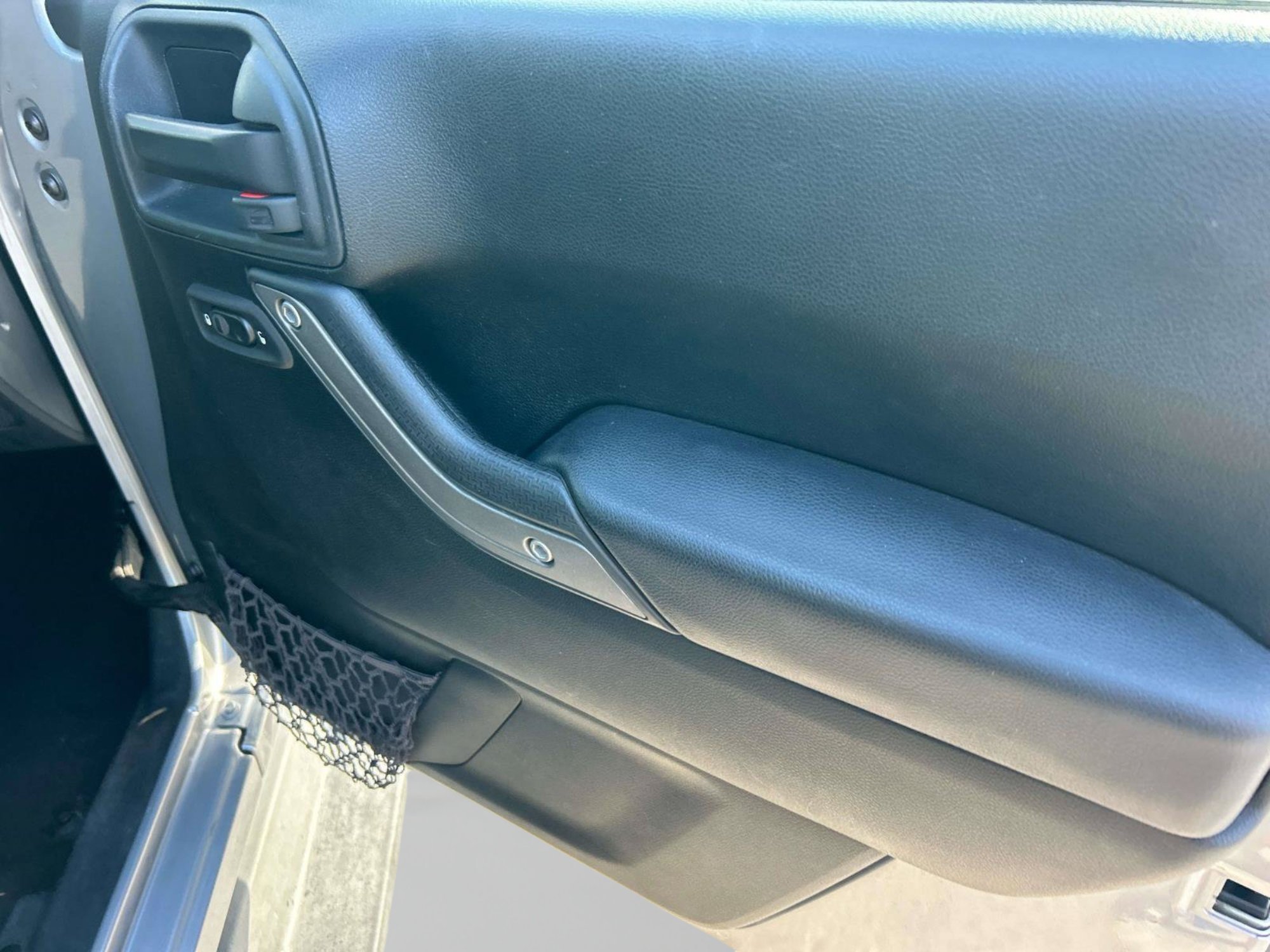 Used 2017 Billet Silver Metallic Clearcoat Jeep Sport image 18