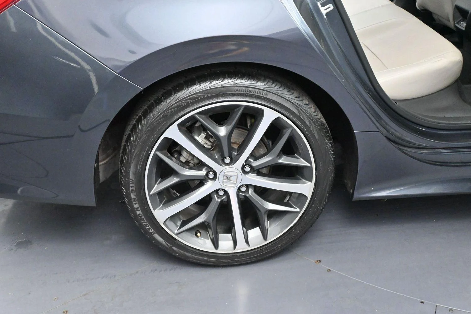 Used 2024 Meteorite Gray Metallic Honda Touring image 36