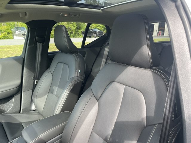 Used 2025 White Volvo Plus Dark Theme image 8