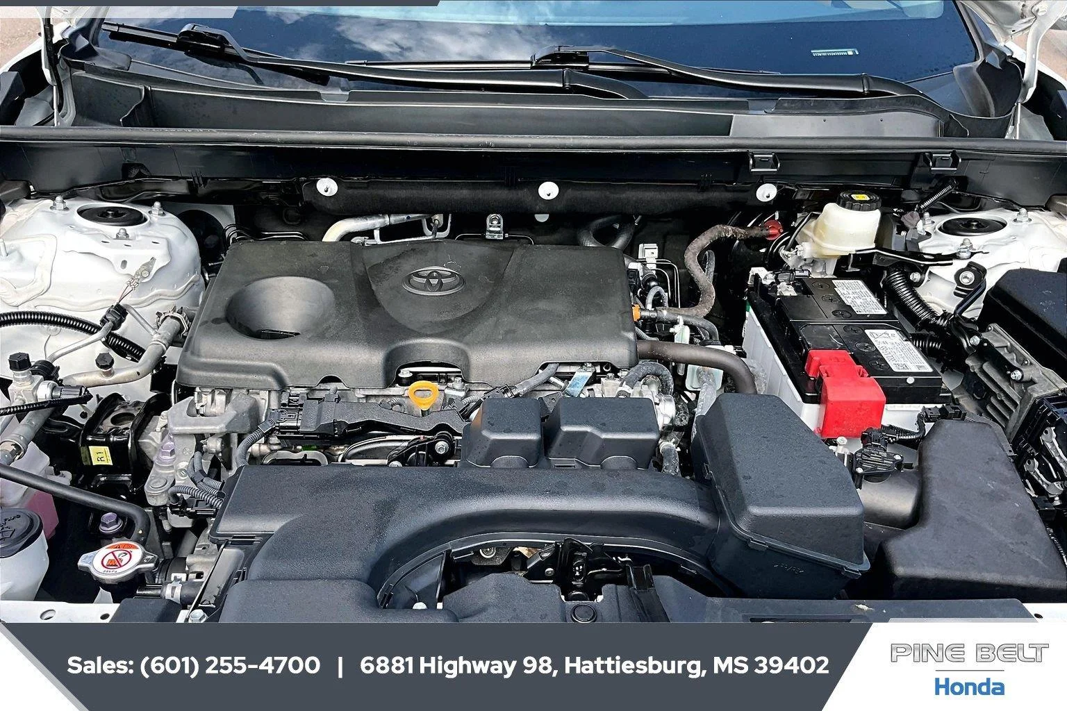 Used 2025 Ice Cap Toyota XLE image 8