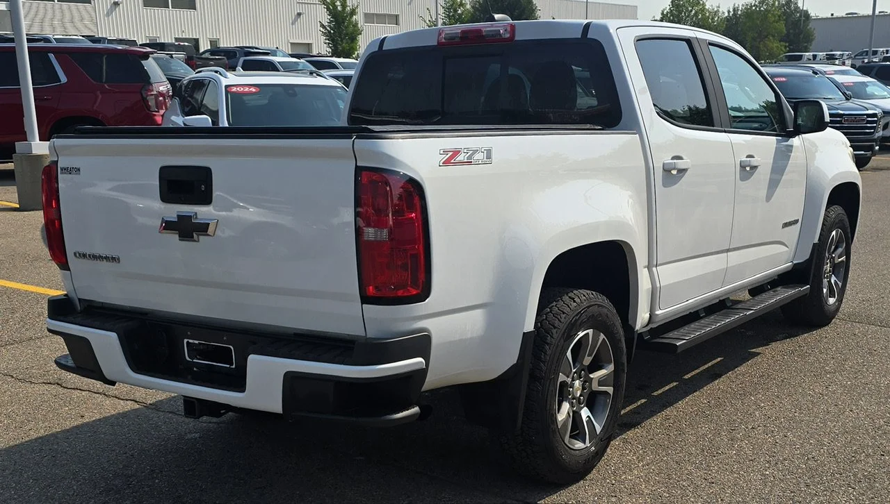 Used 2016 White Chevrolet 4WD Z71 Crew Cab image 5