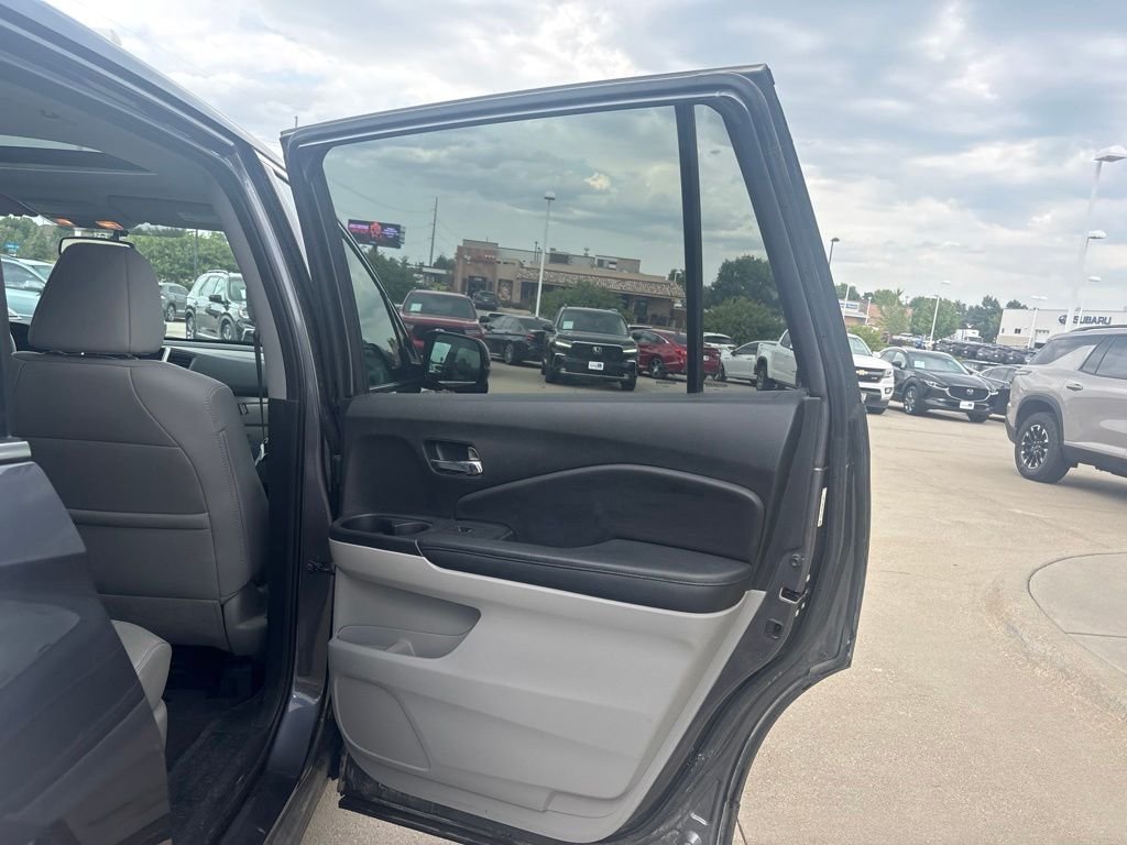 Used 2016 Gray Honda EX-L image 31