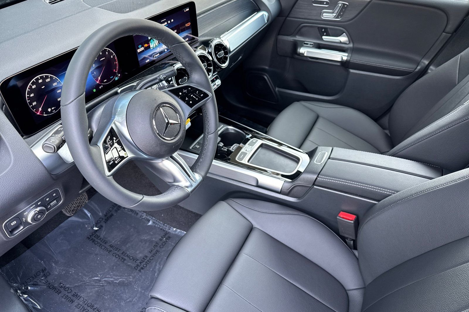 Used 2026 Black Mercedes-Benz GLB 250 image 14