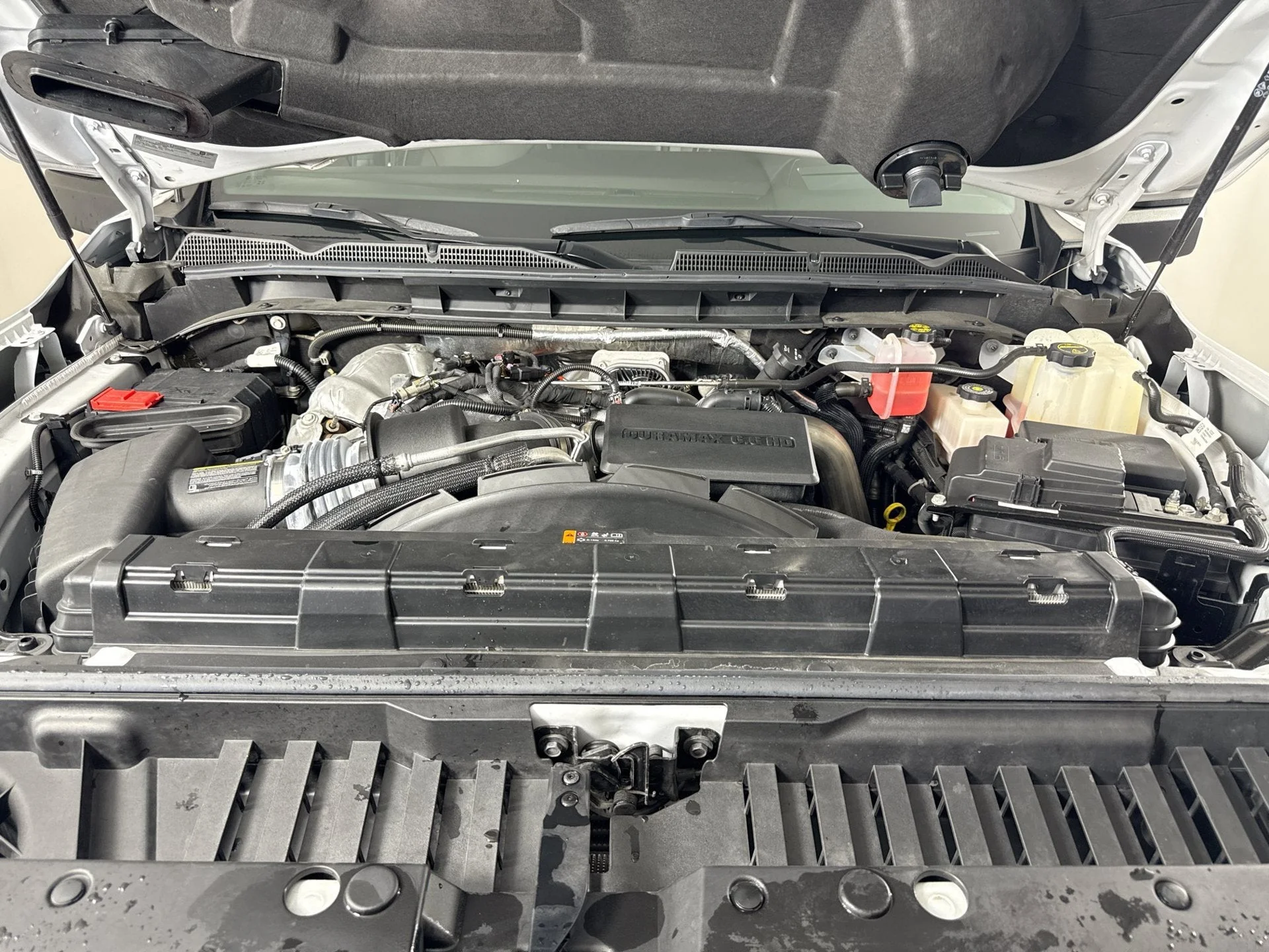 Used 2024 White Frost Tricoat GMC Denali image 21