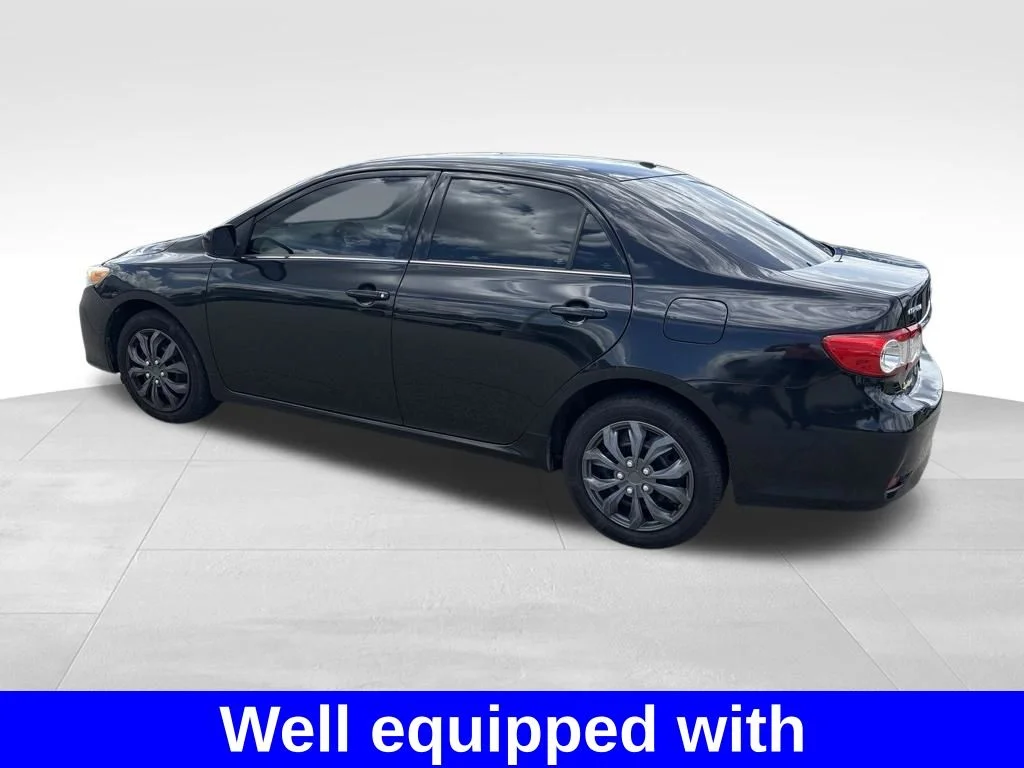 Used 2013 Gray Toyota  image 3