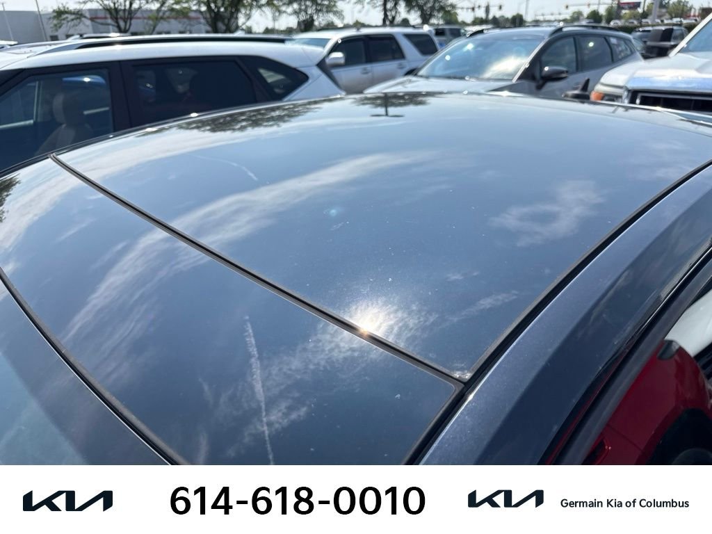 Used 2019 Black Volkswagen SEL image 7
