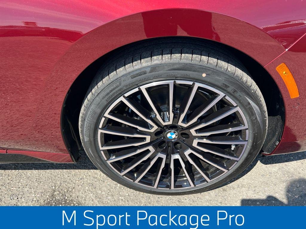 New 2026 Aventurin Red Metallic BMW 750e xDrive image 2
