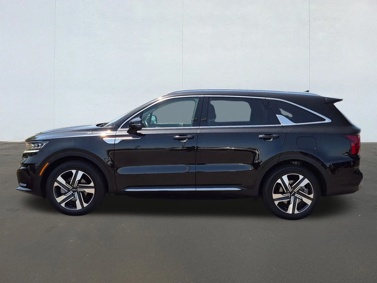 Used 2023 Aurora Black Kia SX Prestige image 2