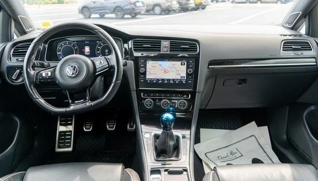 Used 2019 Blue Volkswagen DCC & Navigation 4Motion image 15